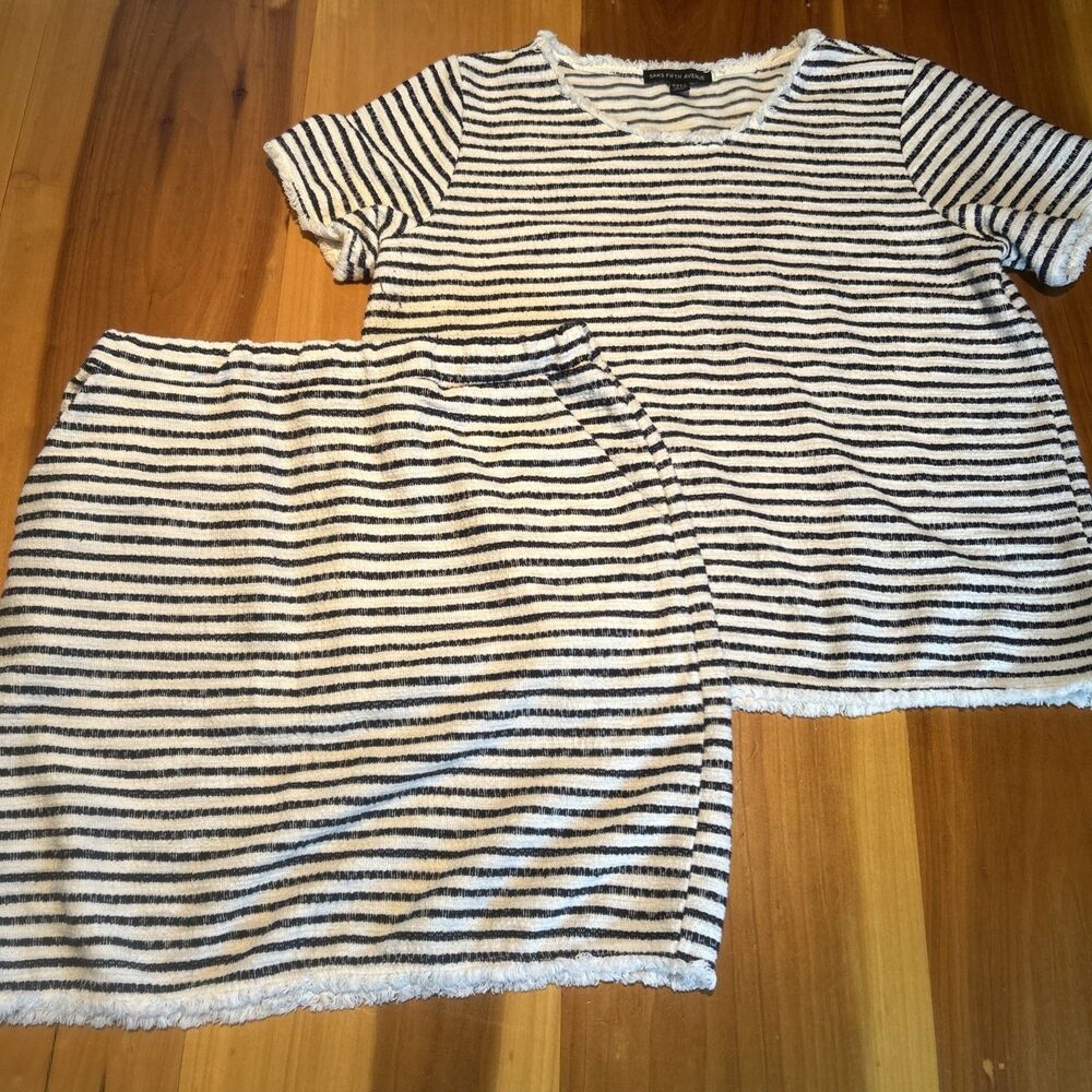 Saks Fifth Avenue Navy And White Large Top And Medium Skirt Fringe Read Descript